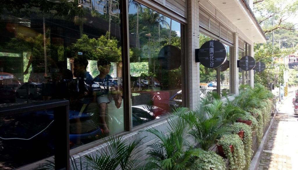 Phoenix Sun Flower Valley Resort Taipei Exterior photo